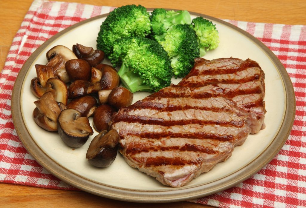 Sirloin steak dinner with vegetables but no carbohydrates.
